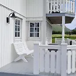 By The Sea With Many Activity Opportunities * Leknes
